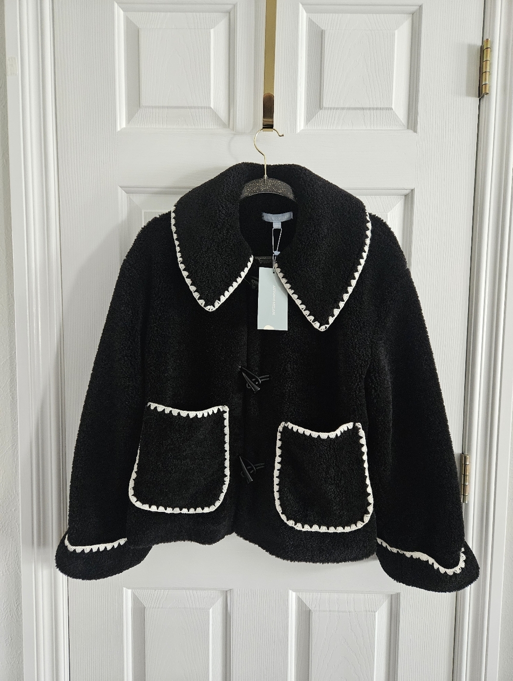 NWT Antonio Melani Contrast Stitching Shearling Teddy Jacket- Black